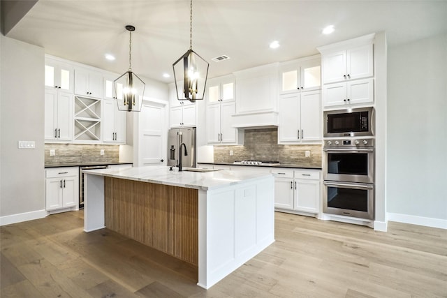 3621 Barber Crk, Fort Worth, TX 76244 - kitchen with appliances with stainless steel finishes, backsplash, light wood finished floors, a sink, and recessed lighting