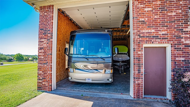 1905 Yucatan Dr, Granbury, TX 76048 - view of garage
