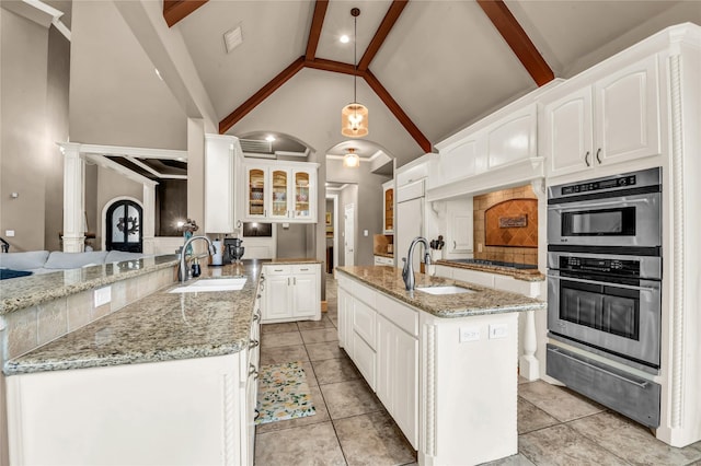 124 Oakvista Dr, Aledo, TX 76008 - kitchen with a sink, a warming drawer, double oven, a peninsula, and high vaulted ceiling