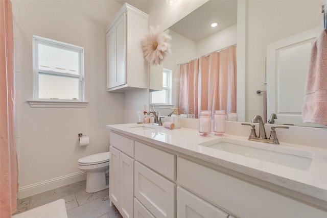 467 Red Bird Dr, Springtown, TX 76082 - bathroom featuring toilet, baseboards, double vanity, and curtained shower