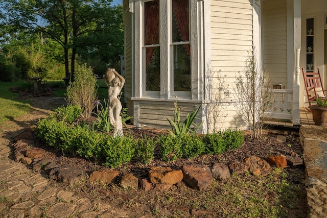301 W Larissa St, Jacksonville, TX 75766 - view of side of home