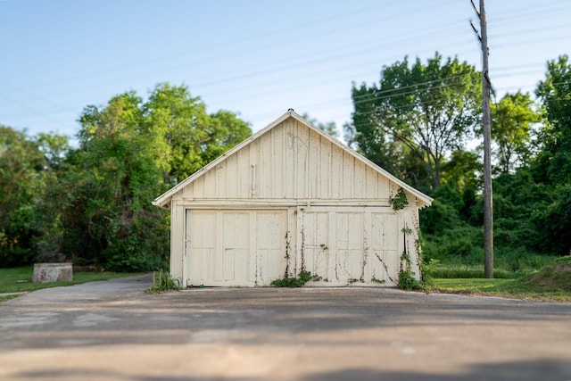 301 W Larissa St, Jacksonville, TX 75766 - view of detached garage