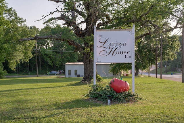 301 W Larissa St, Jacksonville, TX 75766 - community / neighborhood sign featuring a yard