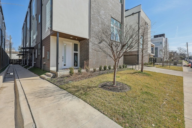 2102 N Prairie Ave Unit 105, Dallas, TX 75204 - view of property with driveway