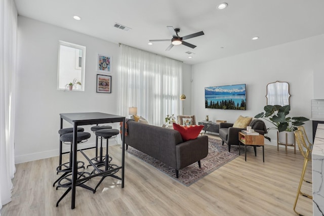 2102 N Prairie Ave Unit 105, Dallas, TX 75204 - living area featuring plenty of natural light, ceiling fan, light wood-style flooring, recessed lighting, and baseboards