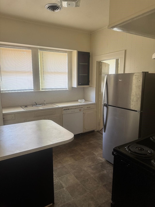 605 Merrick St, Shreveport, LA 71104 - kitchen with a sink, dishwasher, electric range, freestanding refrigerator, and light countertops