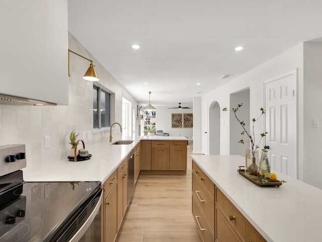 618 Berkley Dr, Grapevine, TX 76051 - kitchen featuring appliances with stainless steel finishes, a sink, a peninsula, light wood-style floors, and recessed lighting