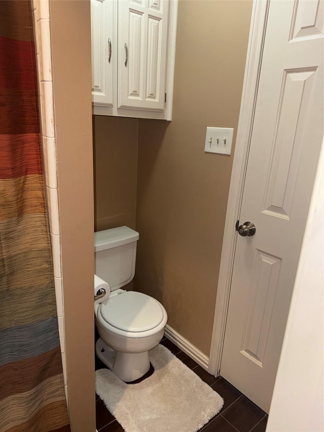 4809 Westhaven Rd, Arlington, TX 76017 - full bath featuring tile patterned flooring, toilet, baseboards, and a shower with shower curtain