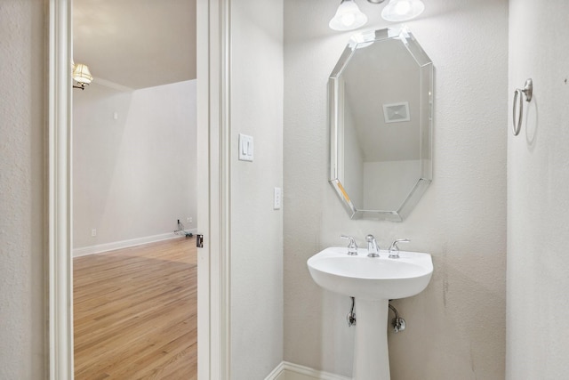 2028 N Haskell Ave, Dallas, TX 75204 - bathroom with wood finished floors