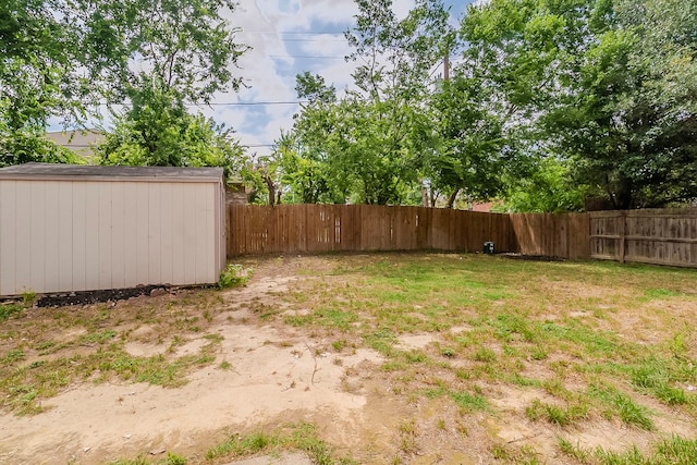 4617 Barnhill Ln, Fort Worth, TX 76135 - view of fenced backyard