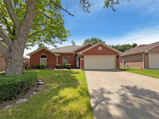 603 Jamie Ln, Mansfield, TX 76063 - single story home featuring a garage, brick siding, driveway, and a front lawn