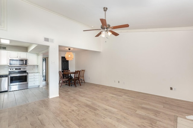 8750 Park Ln Unit 151, Dallas, TX 75231 - living area with light wood-type flooring, crown molding, and ceiling fan