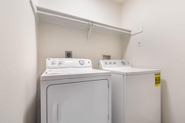 8750 Park Ln Unit 151, Dallas, TX 75231 - laundry room featuring independent washer and dryer