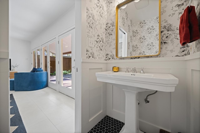 1143 N Winnetka Ave, Dallas, TX 75208 - bathroom with wainscoting and wallpapered walls