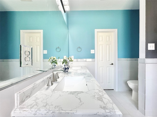 6468 Payton Dr, Fort Worth, TX 76131 - full bathroom featuring toilet, double vanity, and tile walls