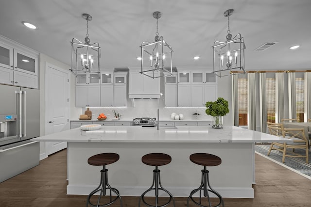 11549 Wulstone Rd, Fort Worth, TX 76052 - kitchen with stainless steel appliances, a chandelier, a breakfast bar area, white cabinetry, and recessed lighting