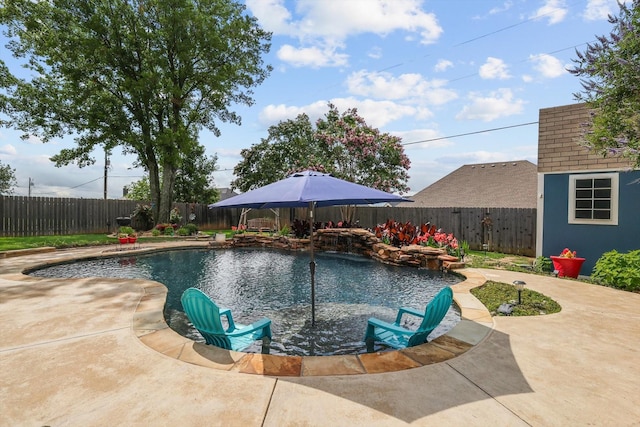 2210 Ridgewood Dr, Bridgeport, TX 76426 - view of swimming pool featuring a fenced backyard and a patio