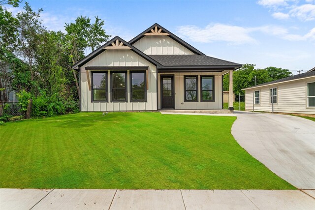 2915 NW Loraine St, Fort Worth, TX 76106 - modern inspired farmhouse featuring board and batten siding and a front lawn