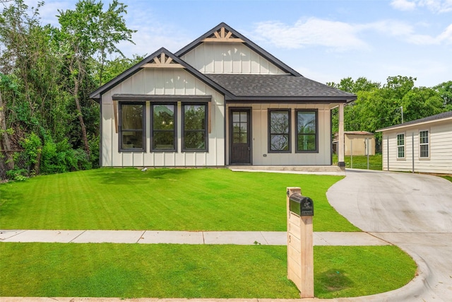 2915 NW Loraine St, Fort Worth, TX 76106 - modern inspired farmhouse featuring board and batten siding, roof with shingles, a front yard, and concrete driveway