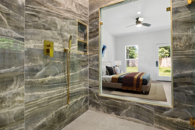 2535 Exline St, Dallas, TX 75215 - ensuite bathroom featuring ceiling fan
