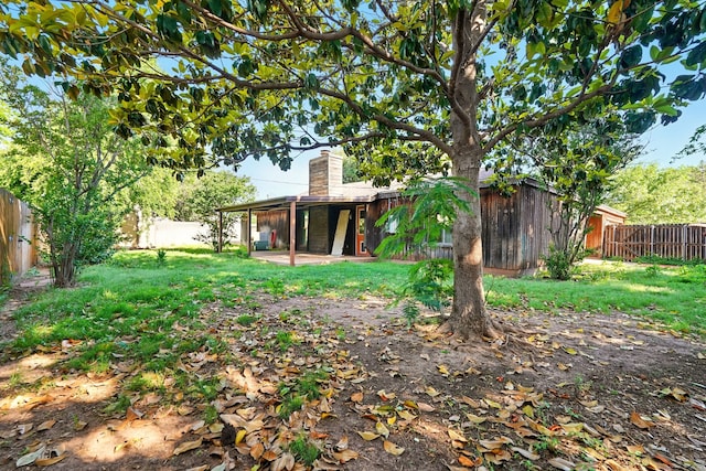 view of yard featuring a patio