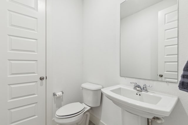 1654 Castleford Dr, Forney, TX 75126 - half bath with a sink, toilet, and baseboards