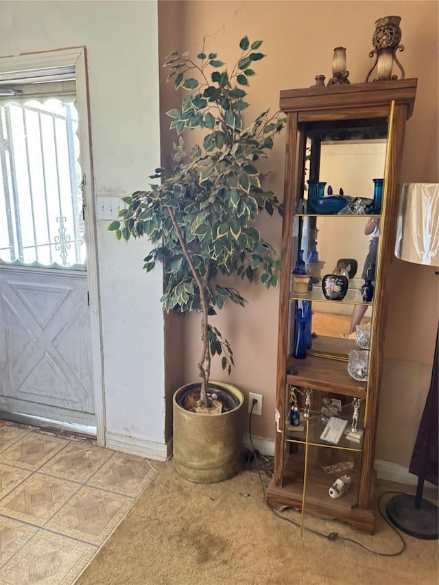 2414 Marfa Ave, Dallas, TX 75216 - foyer with baseboards