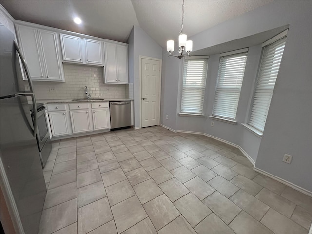 920 Joshua Dr, Burleson, TX 76028 - kitchen featuring stainless steel appliances, a sink, a chandelier, lofted ceiling, and tasteful backsplash
