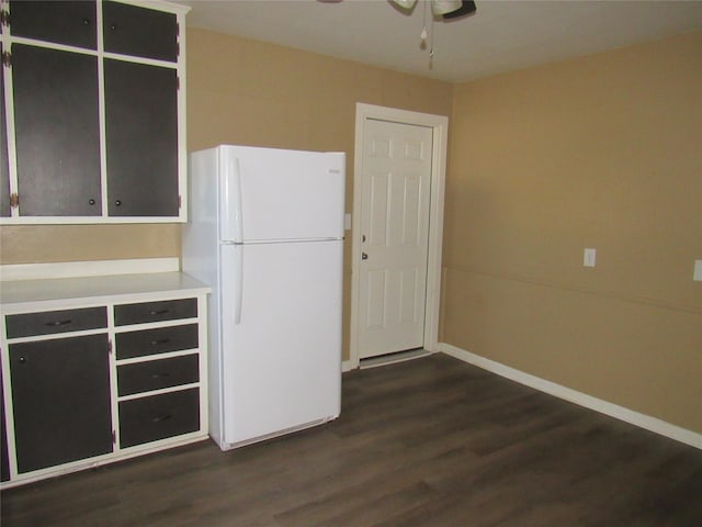 344 Castle Dr, Pottsboro, TX 75076 - kitchen featuring freestanding refrigerator, ceiling fan, dark wood finished floors, and baseboards