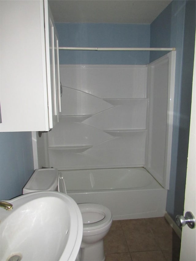 344 Castle Dr, Pottsboro, TX 75076 - bathroom featuring a sink, tile patterned floors, toilet, and shower / bath combination