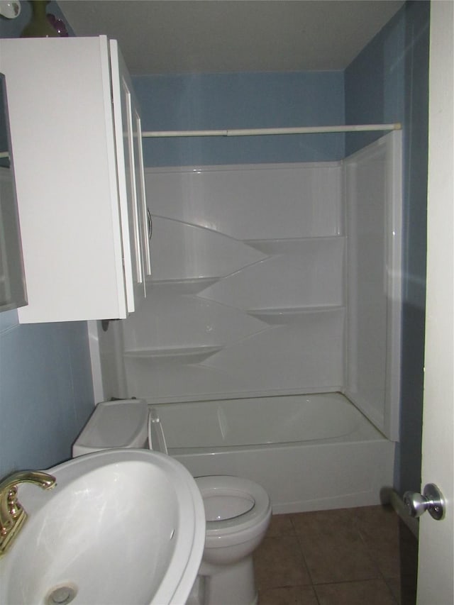 344 Castle Dr, Pottsboro, TX 75076 - full bath with a sink, tile patterned floors, toilet, and shower / tub combination