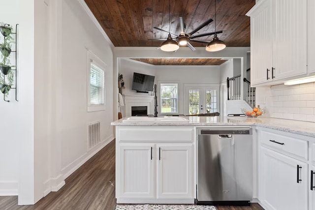724 N Old Robinson Rd, Robinson, TX 76706 - kitchen with stainless steel dishwasher, wood ceiling, a ceiling fan, a peninsula, and plenty of natural light