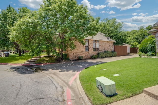 626 Lochngreen Trl, Arlington, TX 76012 - view of front of home with brick siding