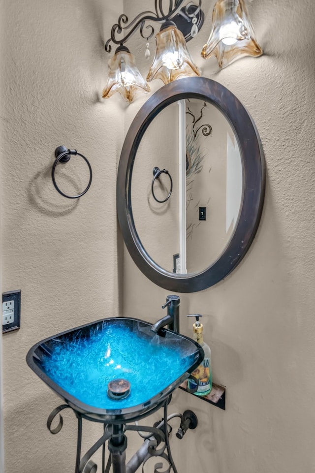 836 Silver Creek Rd, Azle, TX 76020 - bathroom view of a textured wall and a sink