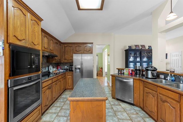 1409 Kingsley Dr, Allen, TX 75013 - kitchen featuring black appliances, under cabinet range hood, dark countertops, lofted ceiling, and decorative backsplash
