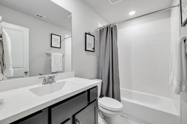 507 N Eagle Point Rd, Van Alstyne, TX 75495 - bathroom featuring toilet, shower / bathtub combination with curtain, vanity, and recessed lighting