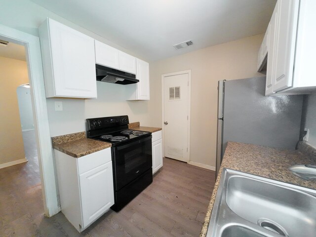 4318 York St, Dallas, TX 75210 - kitchen featuring electric range, freestanding refrigerator, under cabinet range hood, light wood finished floors, and a sink