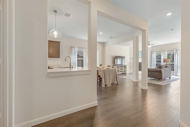 3932 Oak Creek Cir, Denison, TX 75020 - living area featuring dark wood-style flooring, a ceiling fan, baseboards, and recessed lighting