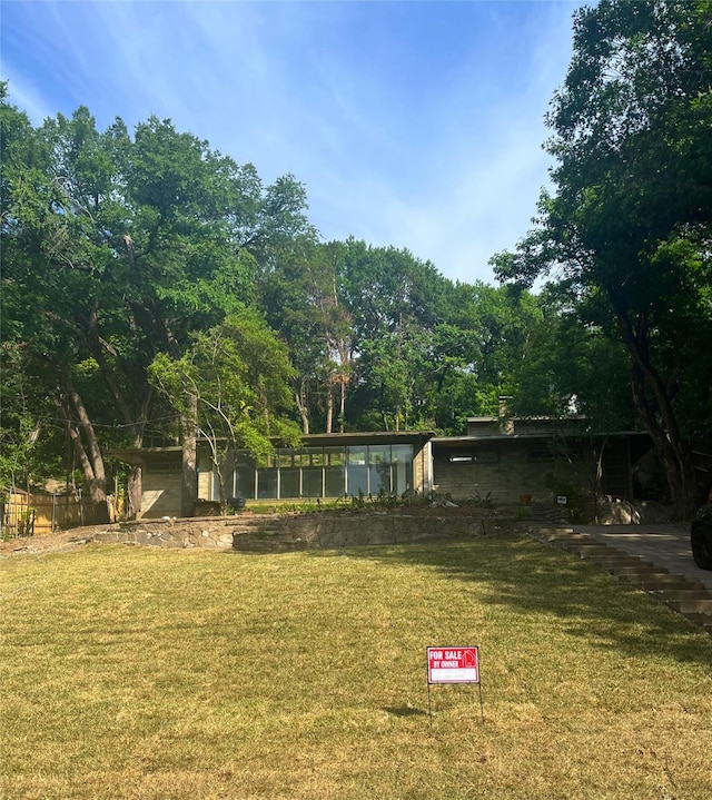 1934 Kessler Pkwy, Dallas, TX 75208 - view of yard
