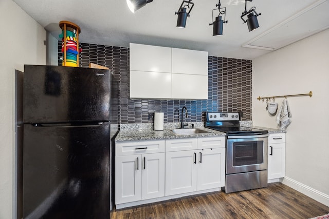 8538 Grenadier Dr, Dallas, TX 75238 - kitchen featuring freestanding refrigerator, stainless steel electric stove, a sink, dark wood-style flooring, and tasteful backsplash