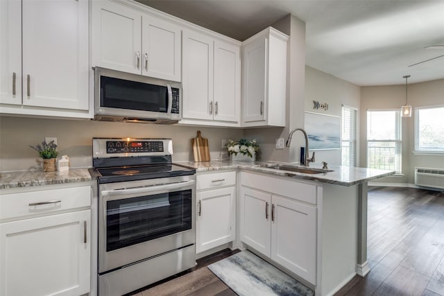2164 Tanglewood Blvd Unit D 210, Pottsboro, TX 75076 - kitchen featuring stainless steel appliances, a sink, a peninsula, and white cabinetry