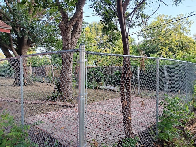 12249 High Pointe Cir, Dallas, TX 75243 - gate with fence