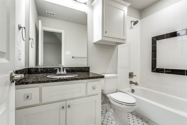 12523 Royal Oaks Ln, Farmers Branch, TX 75234 - full bath featuring toilet, bathing tub / shower combination, and vanity