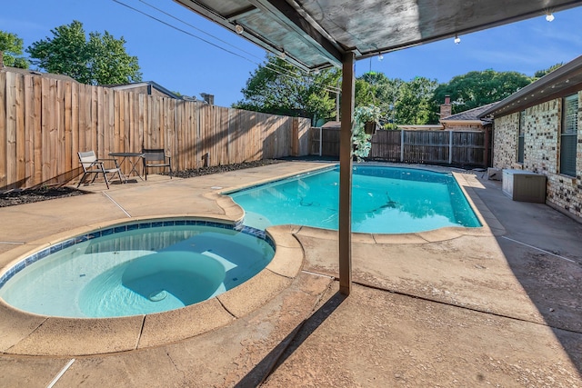 7108 Bermuda Ct, North Richland Hills, TX 76180 - view of swimming pool featuring a patio area, a fenced backyard, and a pool with connected hot tub