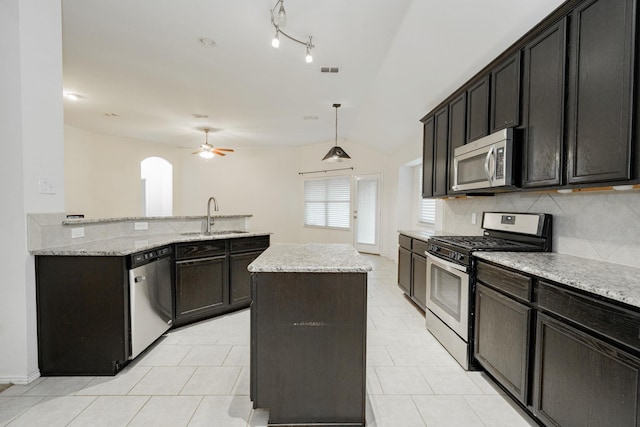 127 Wandering Dr, Forney, TX 75126 - kitchen featuring stainless steel appliances, a sink, ceiling fan, a peninsula, and a center island