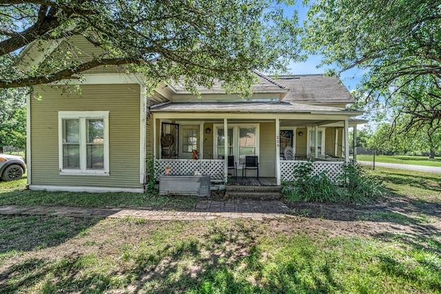 209 S Britton St, Tom Bean, TX 75489 - view of front facade with covered porch and a front lawn