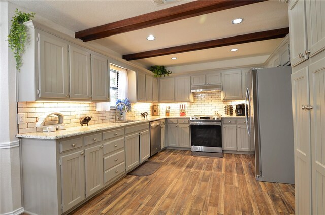 701 Elmhill Blvd, Burleson, TX 76028 - kitchen featuring appliances with stainless steel finishes, a sink, under cabinet range hood, wood finished floors, and gray cabinetry