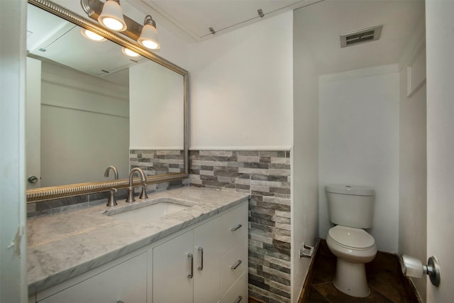 10578 High Hollows Dr Unit 269, Dallas, TX 75230 - half bathroom featuring toilet and vanity