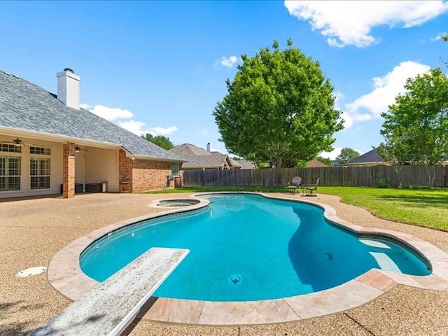113 Winding Creek Ln, Waco, TX 76657 - view of pool with an in-ground hot tub, a patio, ceiling fan, and a diving board
