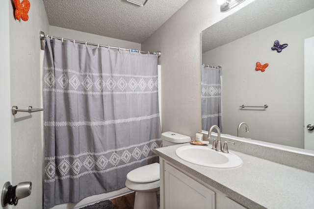 816 Red Oak Ct, Azle, TX 76020 - full bath with a textured ceiling, toilet, vanity, curtained shower, and wood finished floors